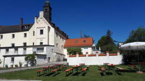 Отель Schloss Weichs zu Regensburg mit 1-2Schlafzimmer Parkplatz Internet 60qm Zentrum  Регенсбург